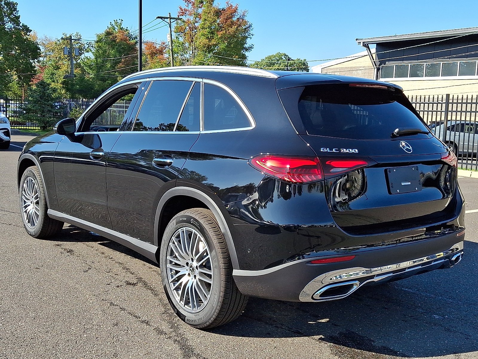 New 2027 Black Mercedes-Benz GLC 300 image 25