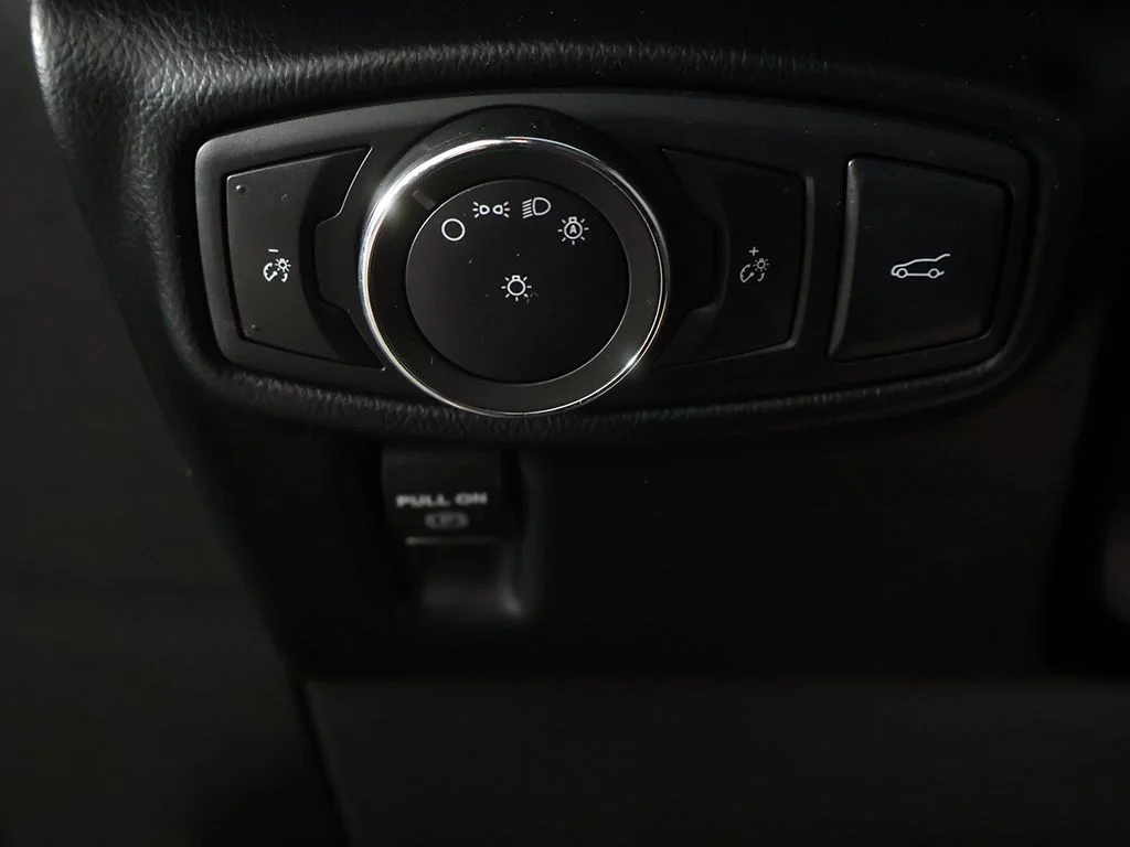 Used 2017 Black Lincoln Select image 35