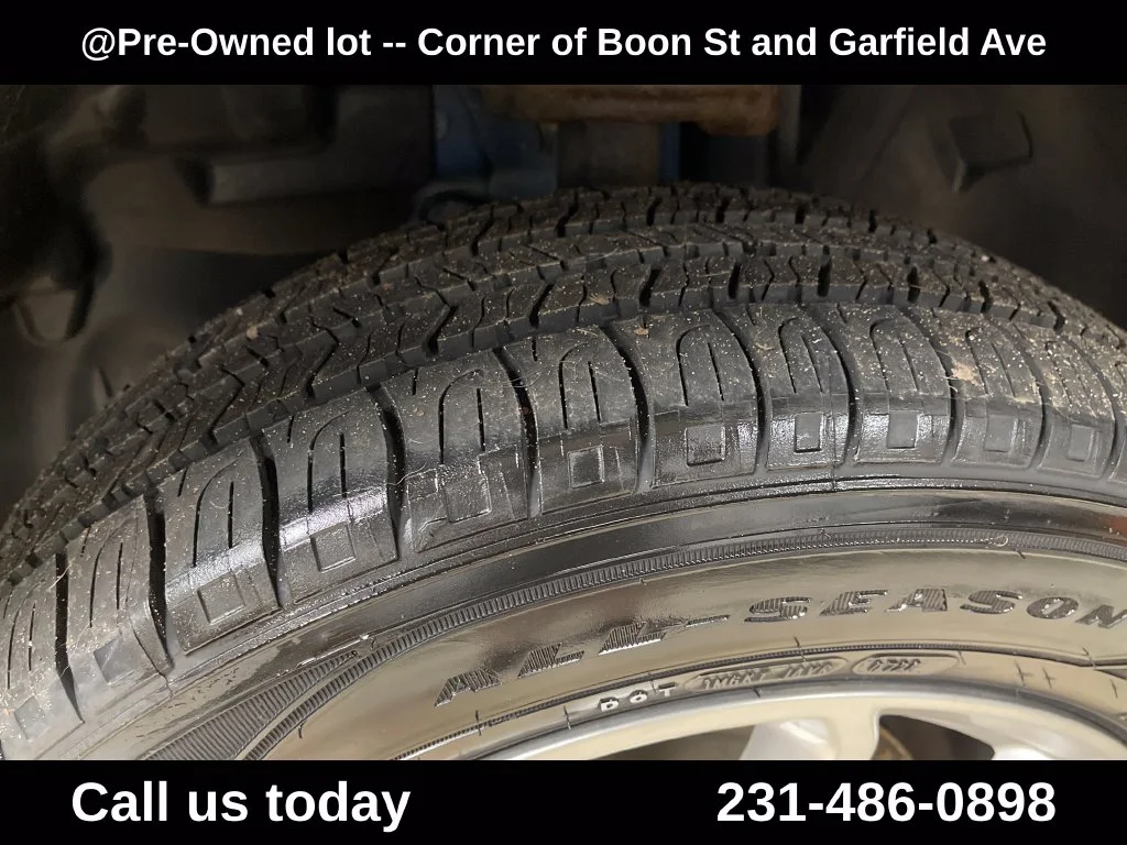 Used 2020 Blue Jeep Latitude image 12