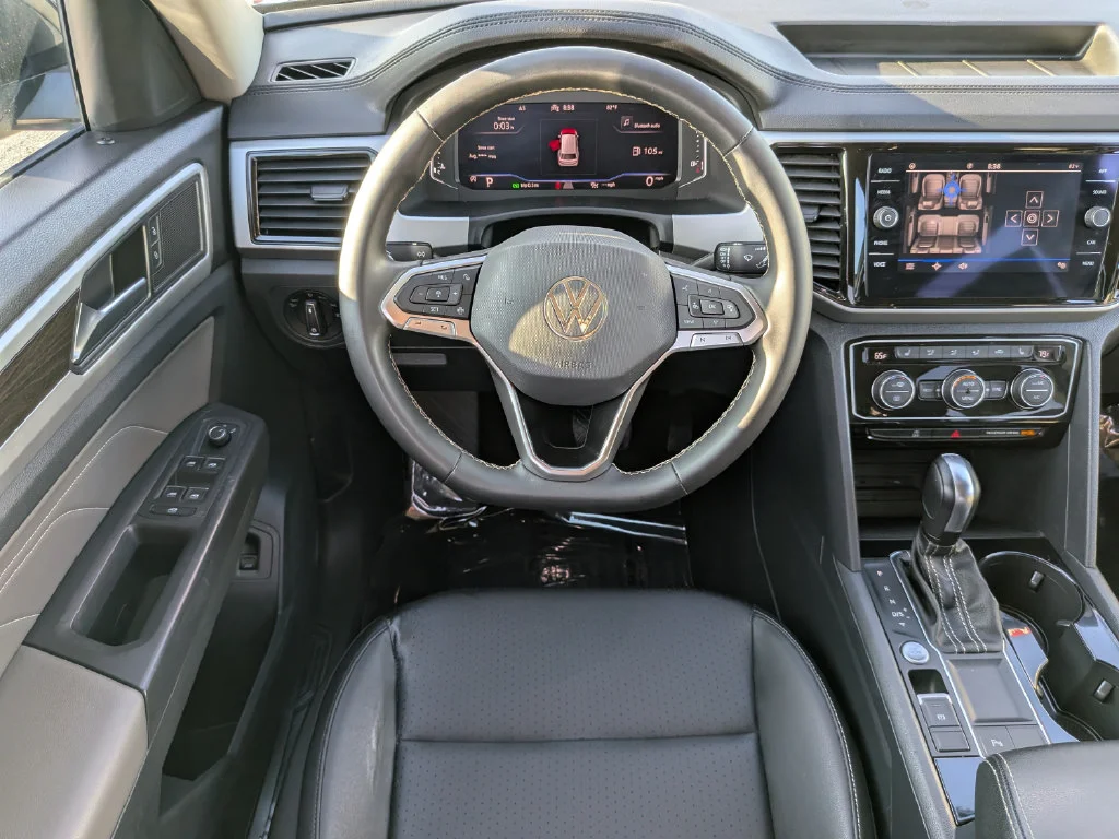 Used 2023 Black Volkswagen 3.6L V6 SE w/Technology image 15