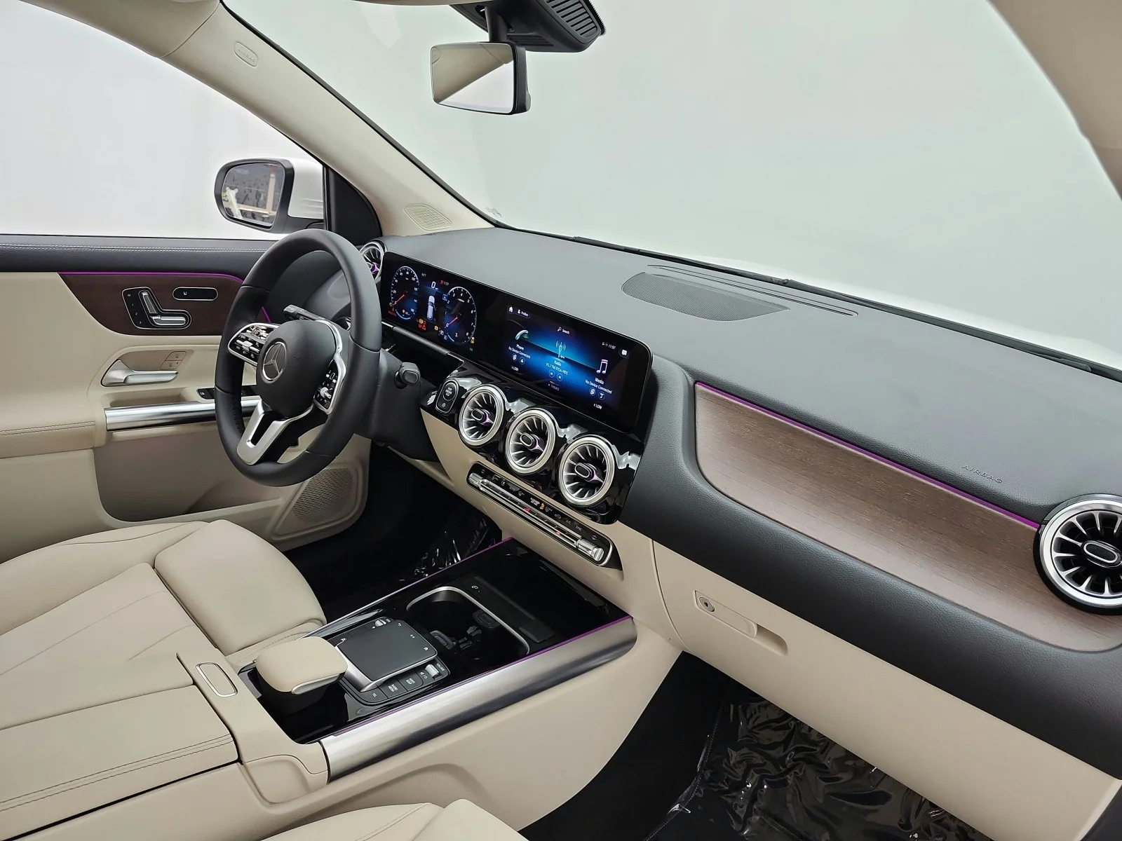 Certified Used 2023 Polar White Mercedes-Benz GLA 250 4MATIC® SUV image 18