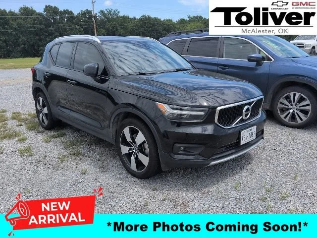 2021 Volvo XC40 T5 Momentum AWD's photo