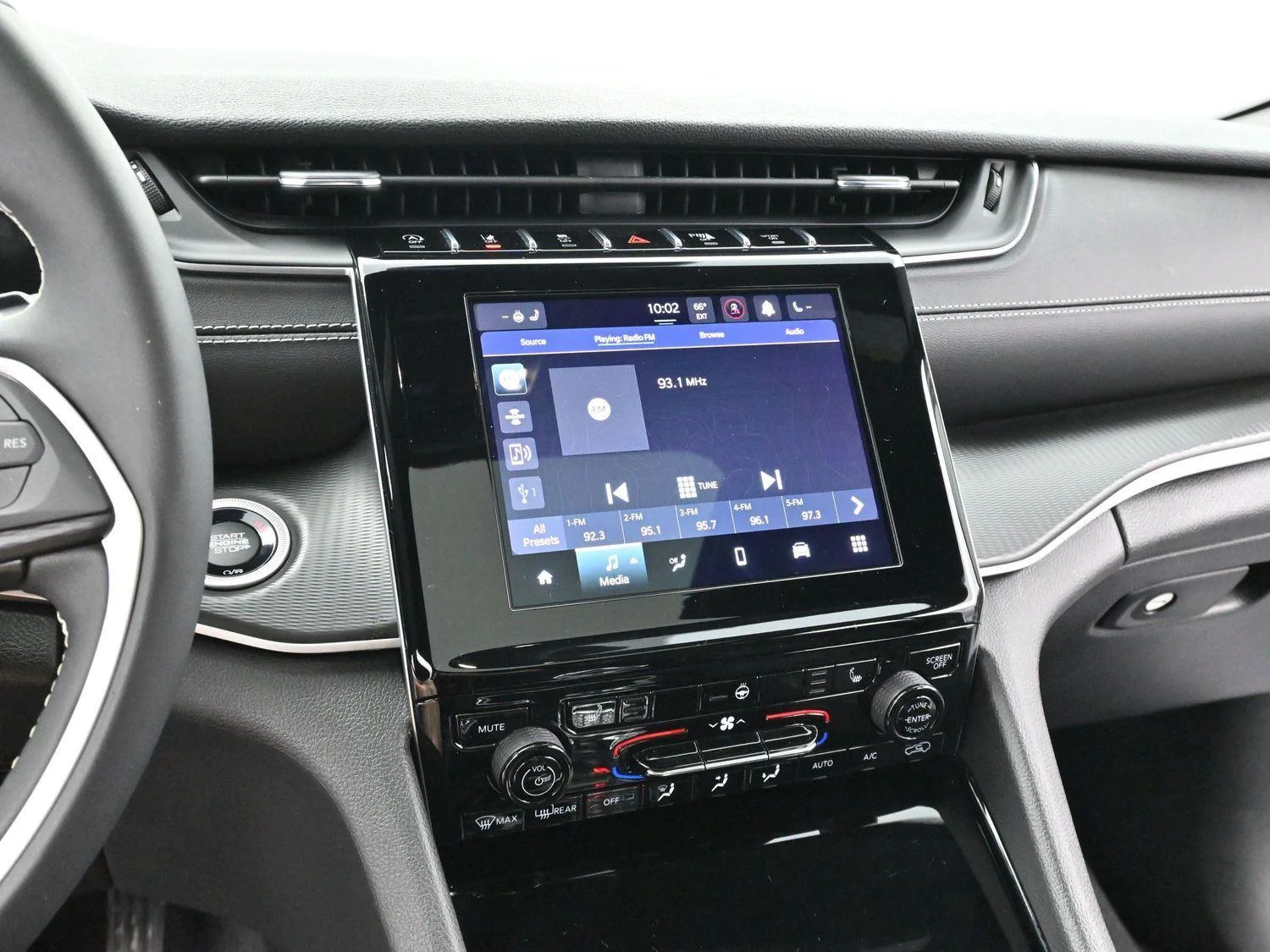 Used 2023 White Jeep Altitude image 17