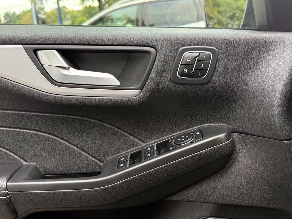 Certified Used 2023 Vapor Blue Ford Platinum image 18
