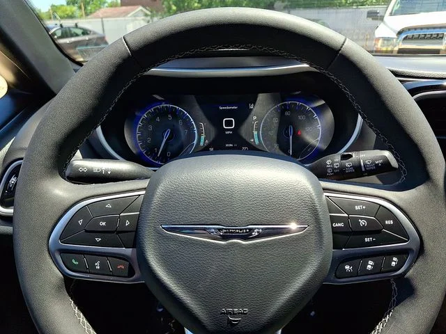 Used 2025 White Chrysler Select image 25