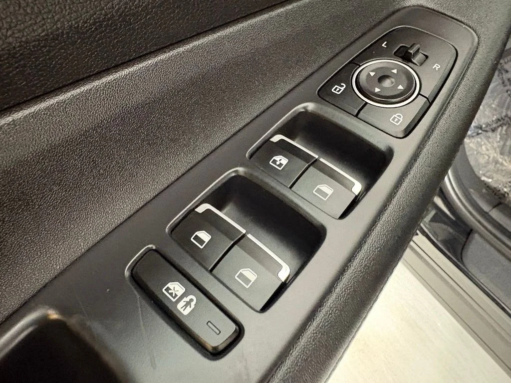 Used 2023 Black Hyundai SE image 20