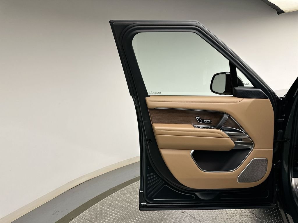 Used 2024 Belgravia Green Metallic Land Rover Autobiography image 22