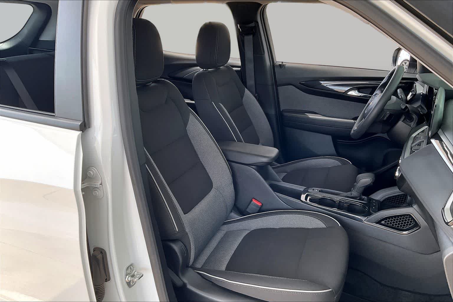 Used 2025 Summit White Chevrolet LS image 9