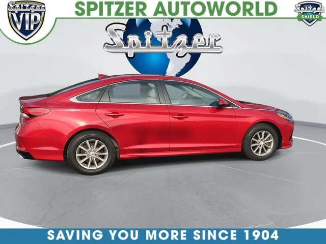 Used 2019 Red Hyundai SE image 10