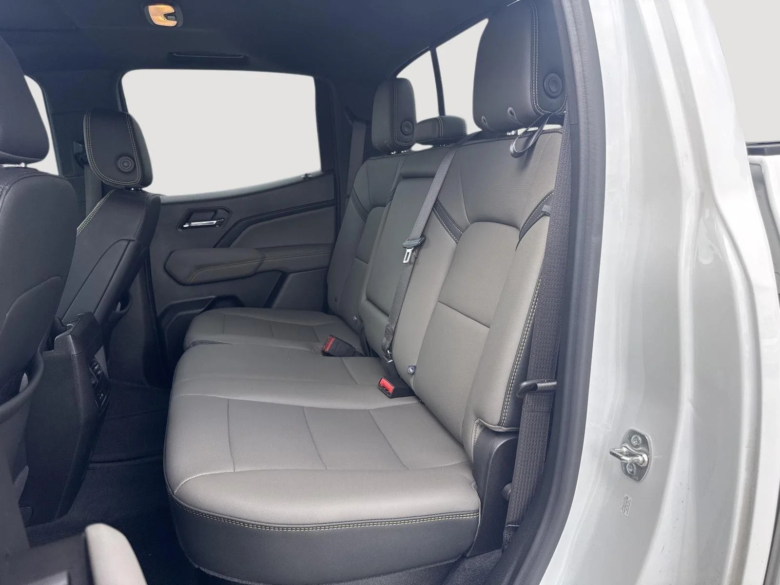 Used 2024 WHITE Chevrolet 4WD ZR2 image 7