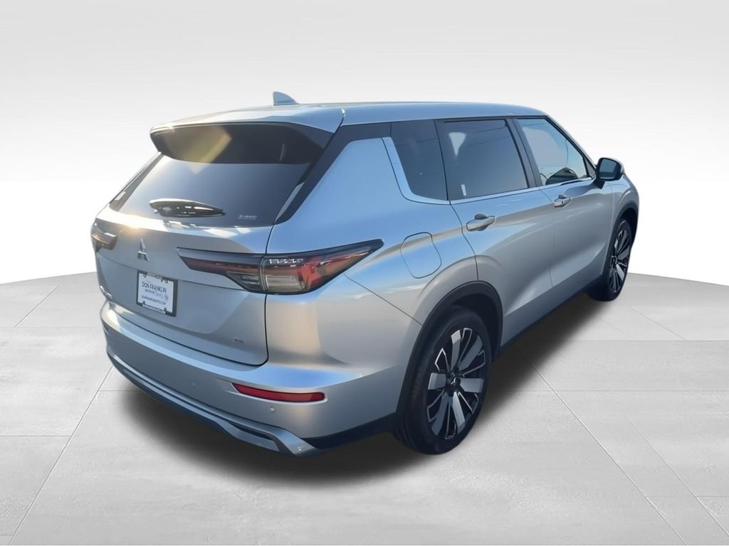 New 2026 Silver Mitsubishi SE image 8