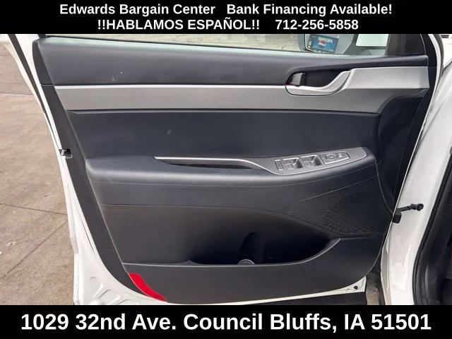 Used 2025 White Hyundai SEL image 20
