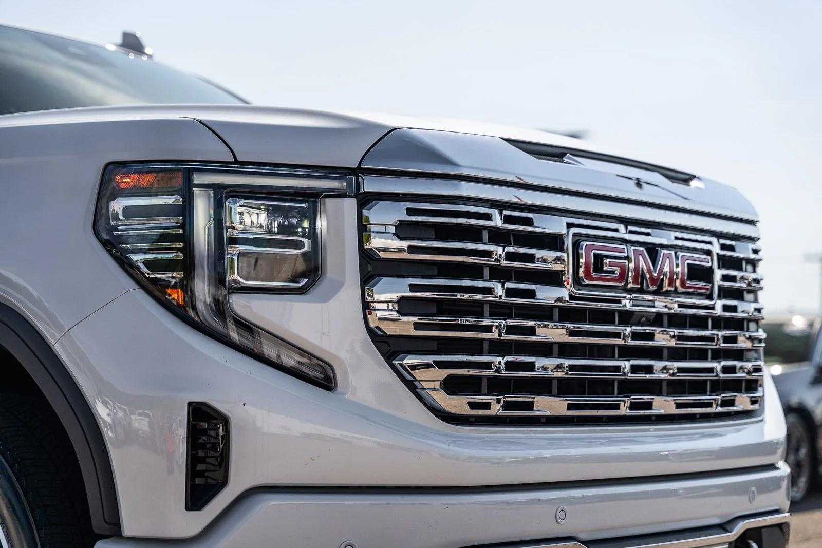 Used 2024 White GMC Denali image 9