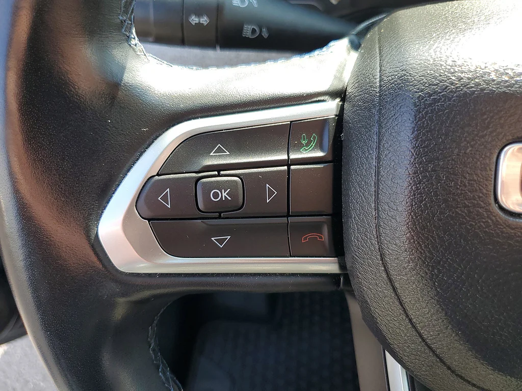 Used 2022 Granite Crystal Metallic Clear Coat Jeep Latitude image 24