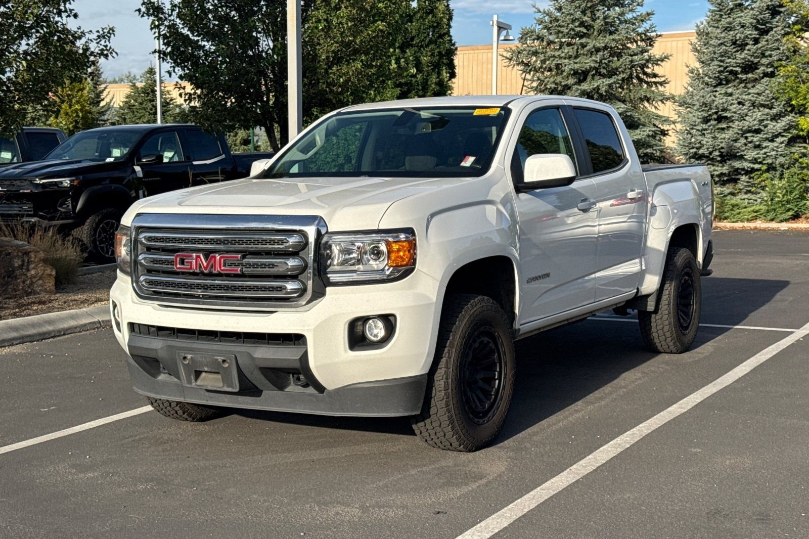 Used 2015 White GMC SLE image 2