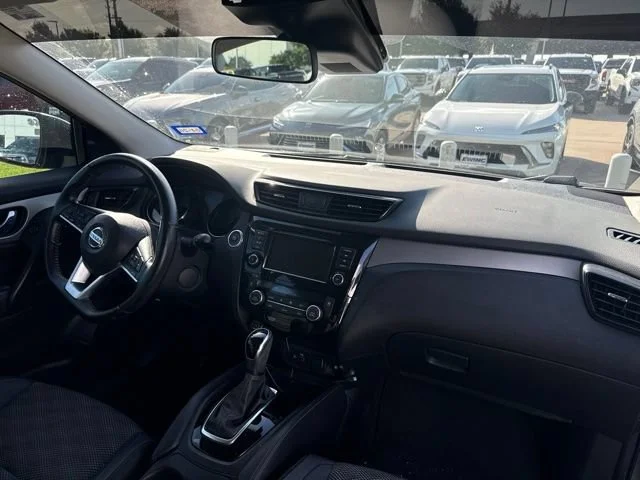 Used 2020 Gray Nissan SV FWD Xtronic CVT image 11