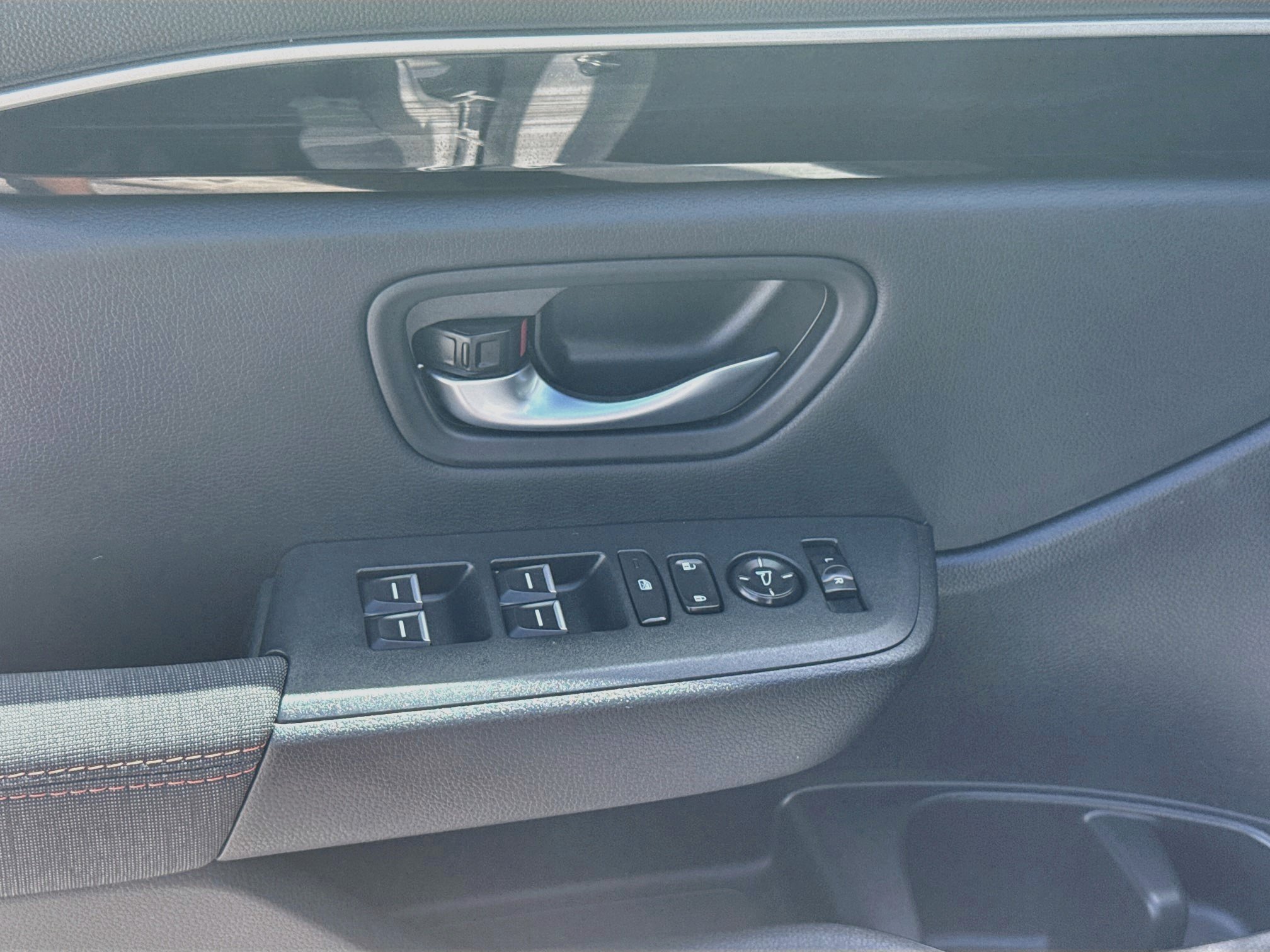 Used 2025  Honda Sport image 16