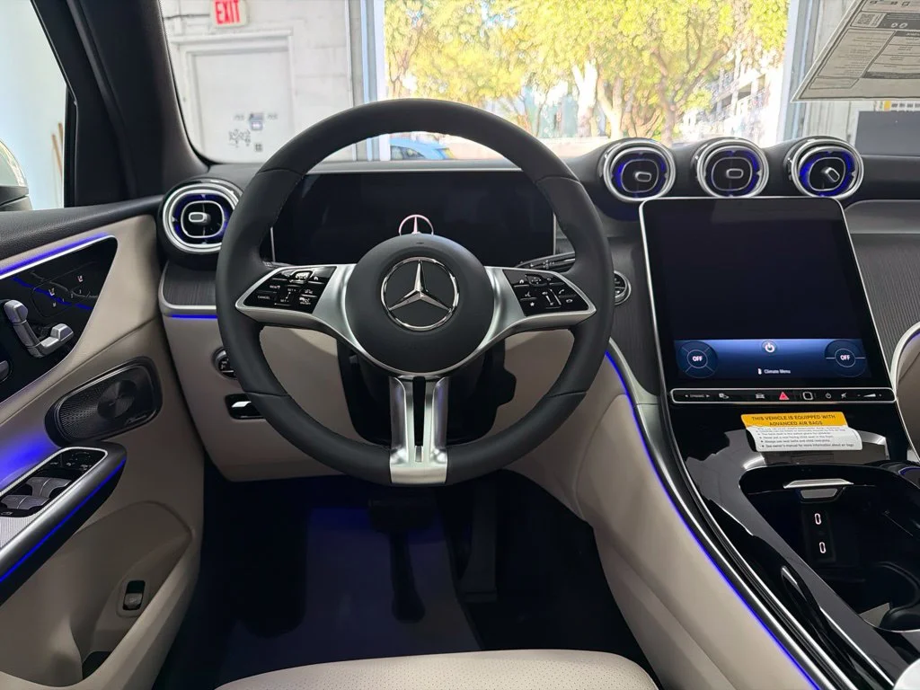 New 2027 White Mercedes-Benz GLC 300 image 22