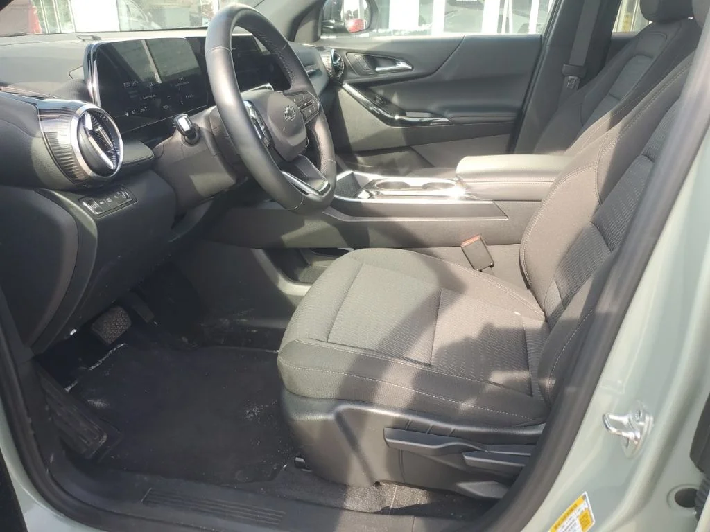 Used 2025 Green Chevrolet LT image 13