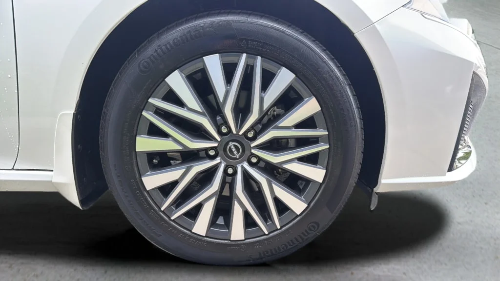 Used 2023 Pearl White Tricoat Nissan 2.5 SV image 26