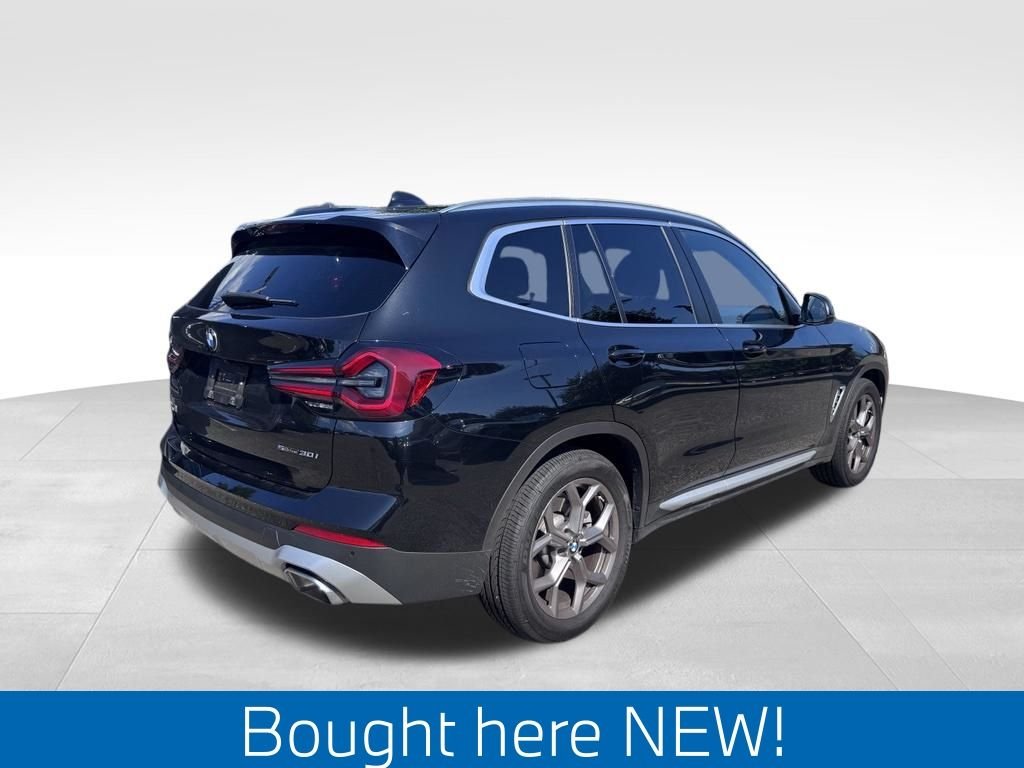 Used 2024 Black BMW sDrive30i image 3