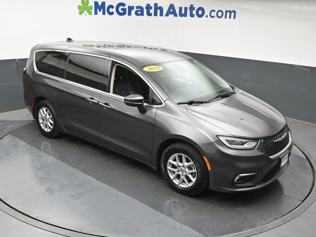 Used 2023 Gray Chrysler Touring L image 3