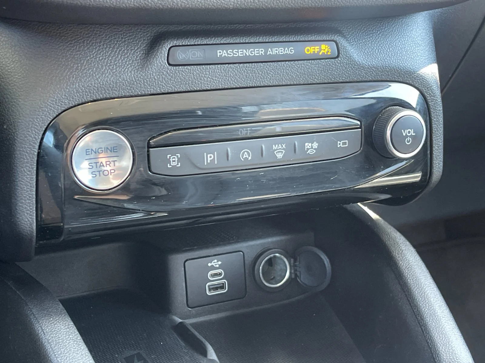 Used 2024  Ford Platinum image 22