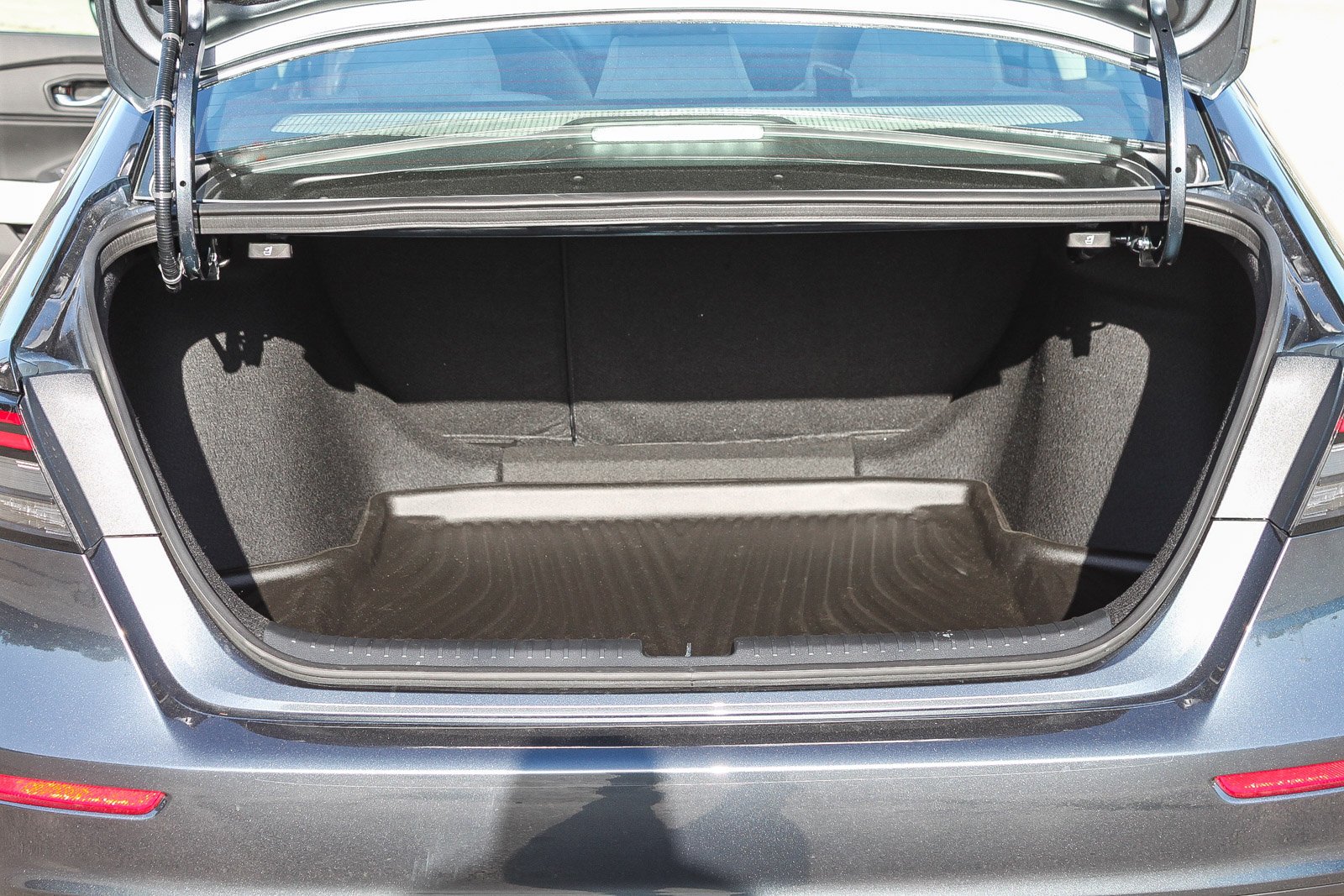 New 2026 Meteorite Gray Metallic Honda SE image 13