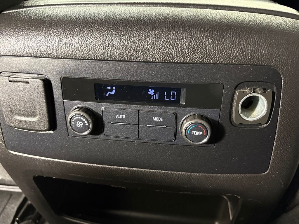 Used 2019 White GMC SLE image 38