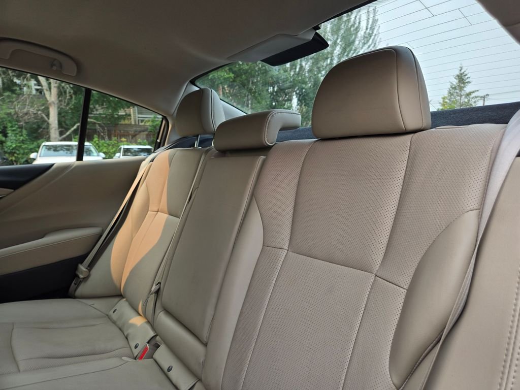 Used 2022 Brilliant Bronze Metallic Subaru Limited image 17