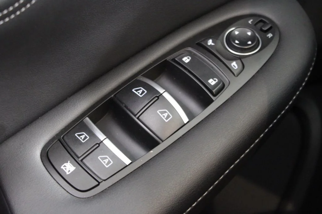Certified Used 2025 Slate Gray INFINITI LUXE image 17