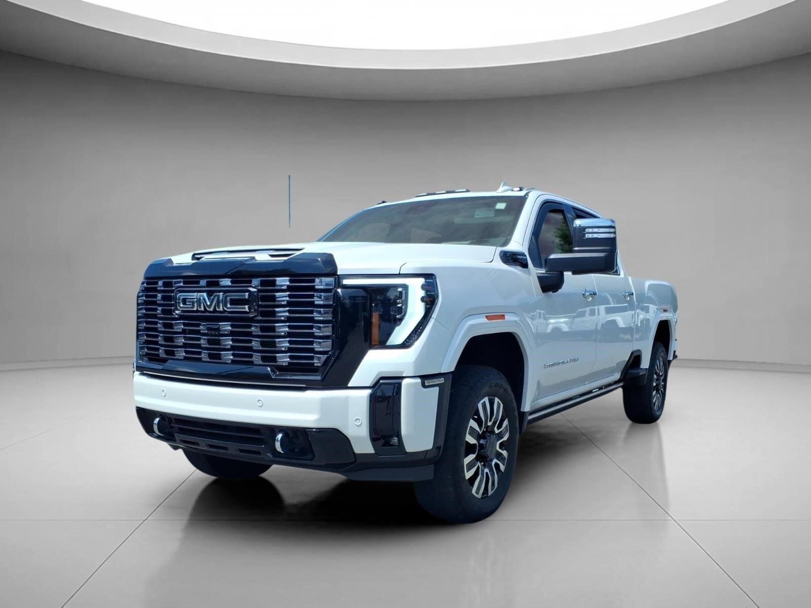 Used 2025 White Frost Tricoat GMC Denali Ultimate image 1