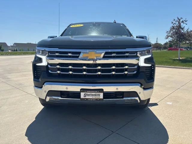 Used 2025 Cypress Gray Chevrolet LTZ image 30