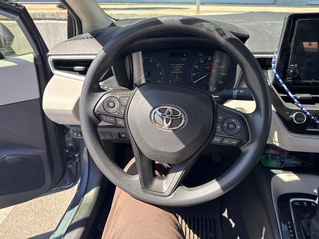 Used 2025  Toyota LE image 3