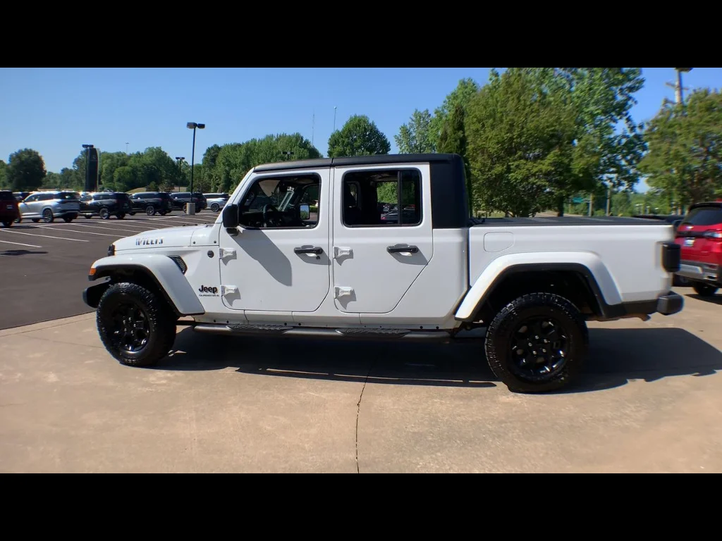 Used 2023 BRGHTWHT/BLACK Jeep Willys image 5