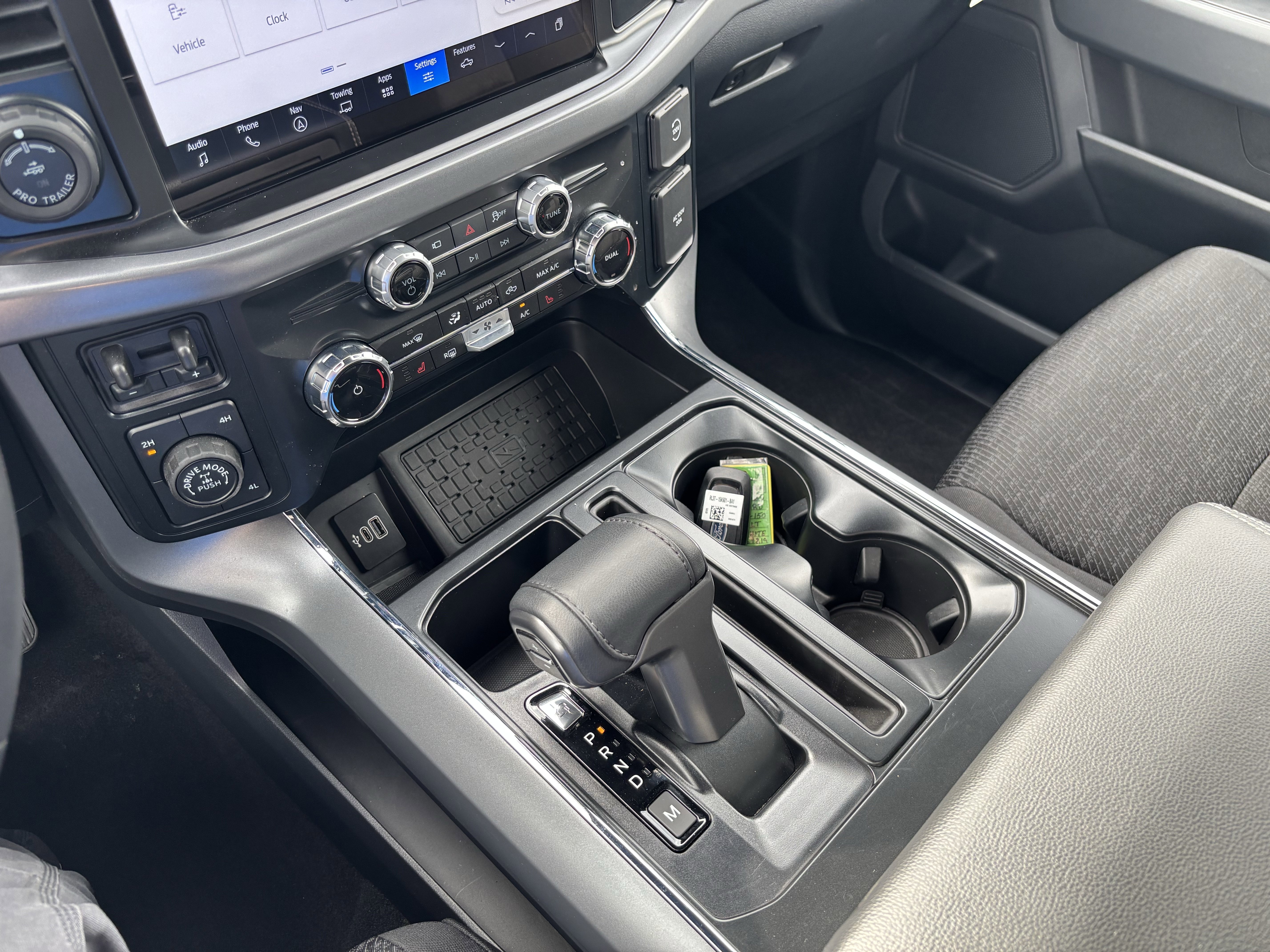 2025 Ford F-150 XLT - Photo 25