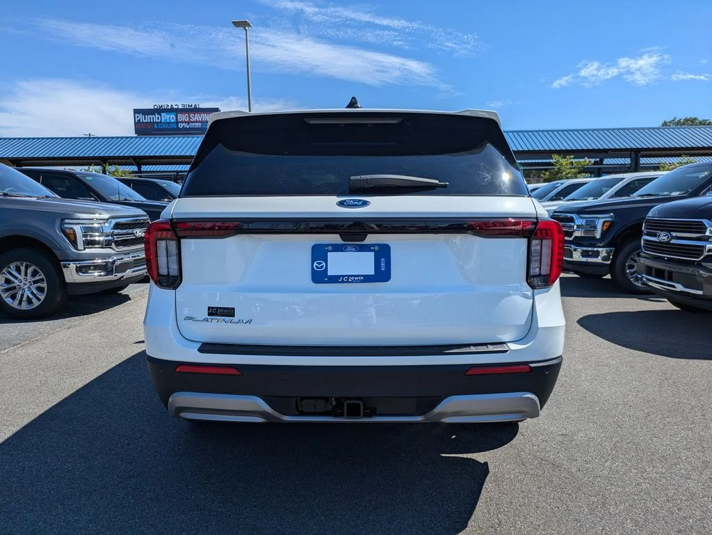 New 2026 Star White Metallic Tri-Coat Ford Platinum image 5