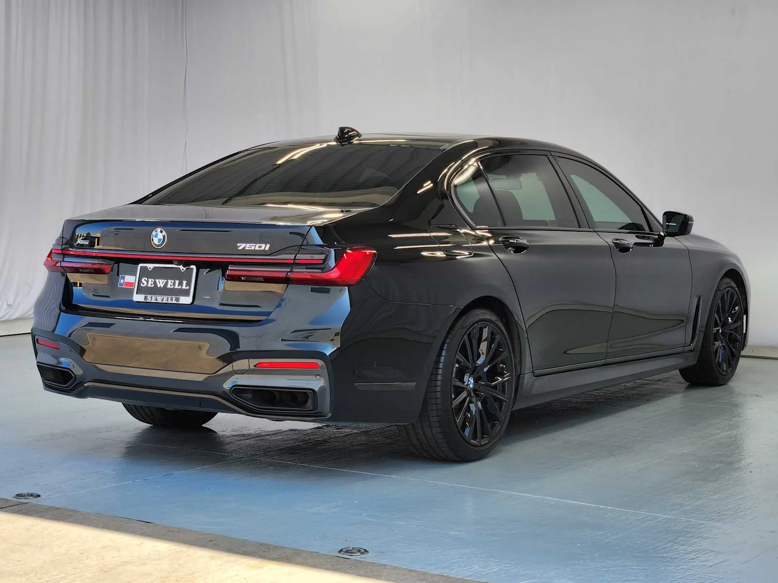 Used 2022 Black Sapphire Metallic BMW 750i xDrive image 8