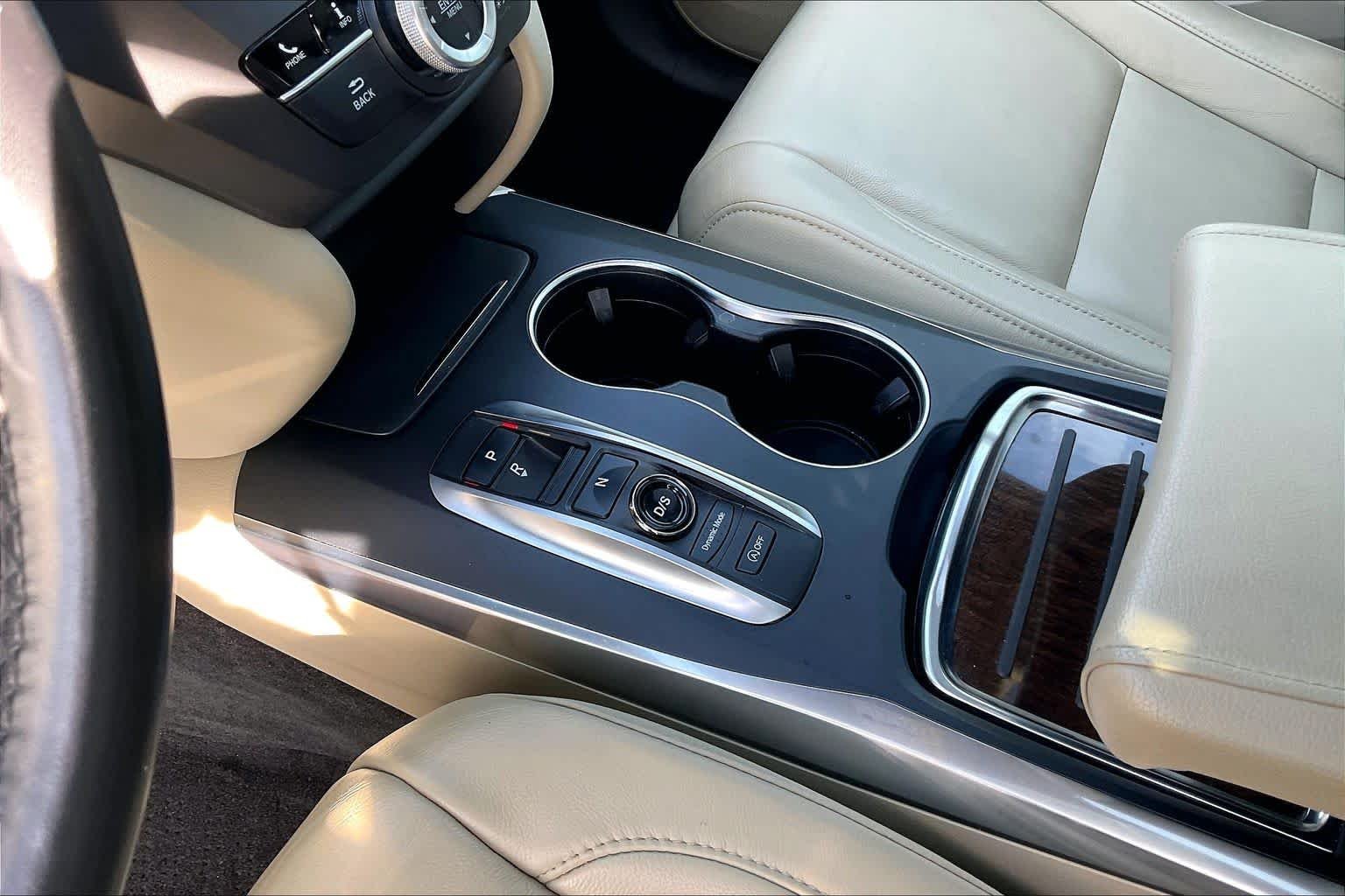 Used 2020 Platinum White Pearl Acura  image 16