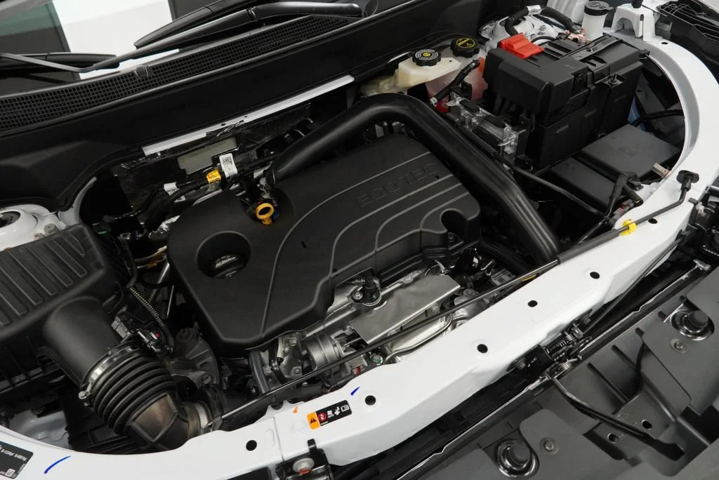 New 2027 Summit White Chevrolet LT image 39