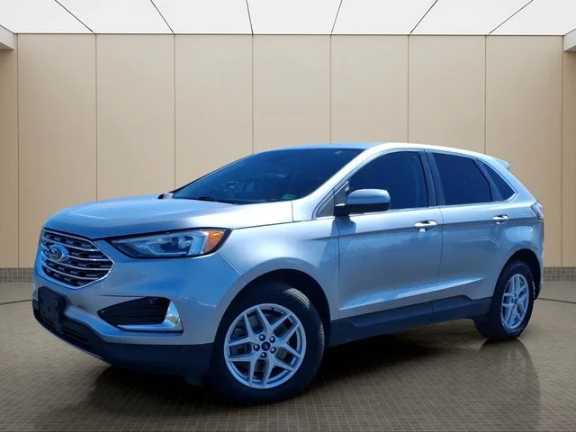 Used 2022 Silver Ford SEL image 2