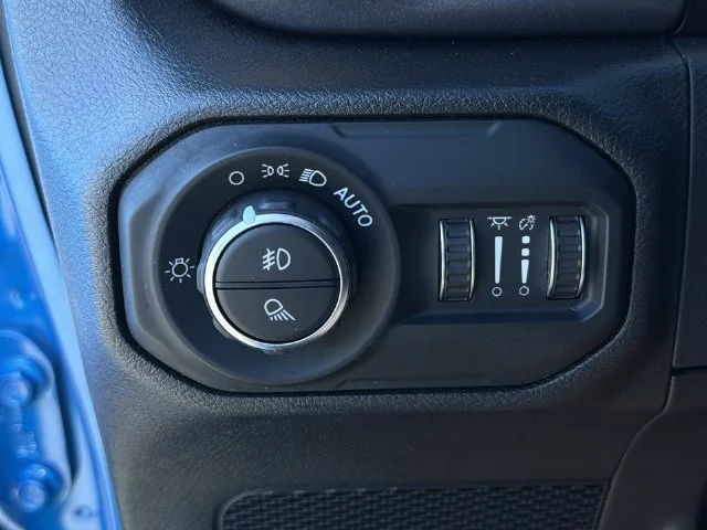 Used 2021 Blue Jeep Mojave image 34