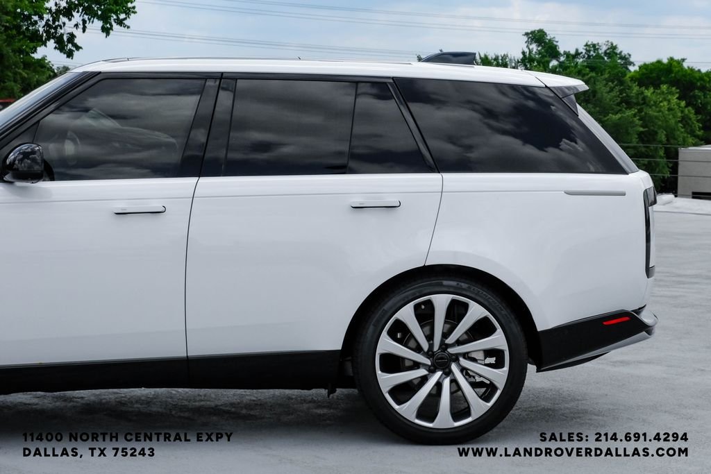 New 2026 Fuji White Land Rover SE image 13