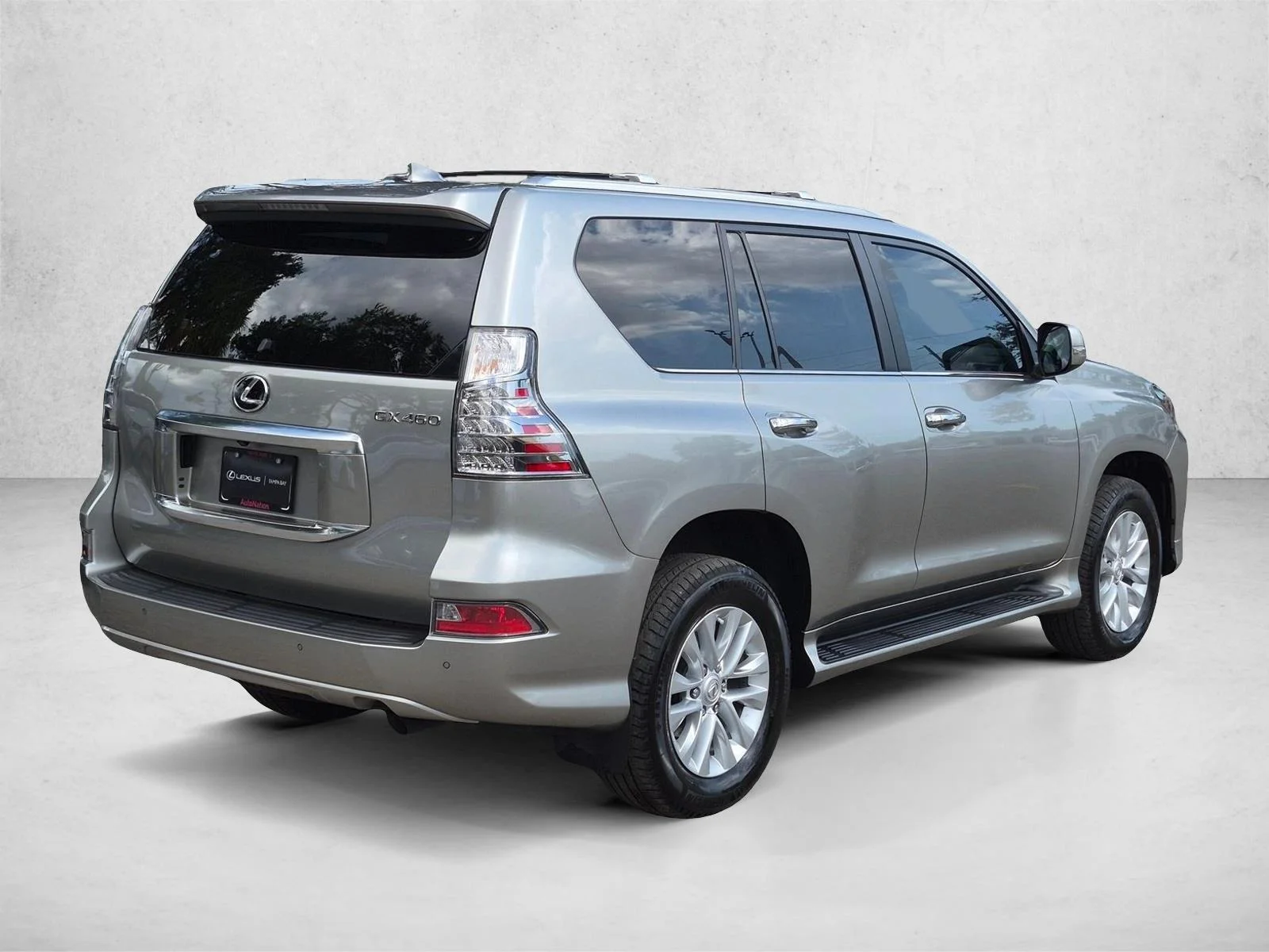 Certified Used 2023 Atomic Silver Lexus GX 460 Premium image 5