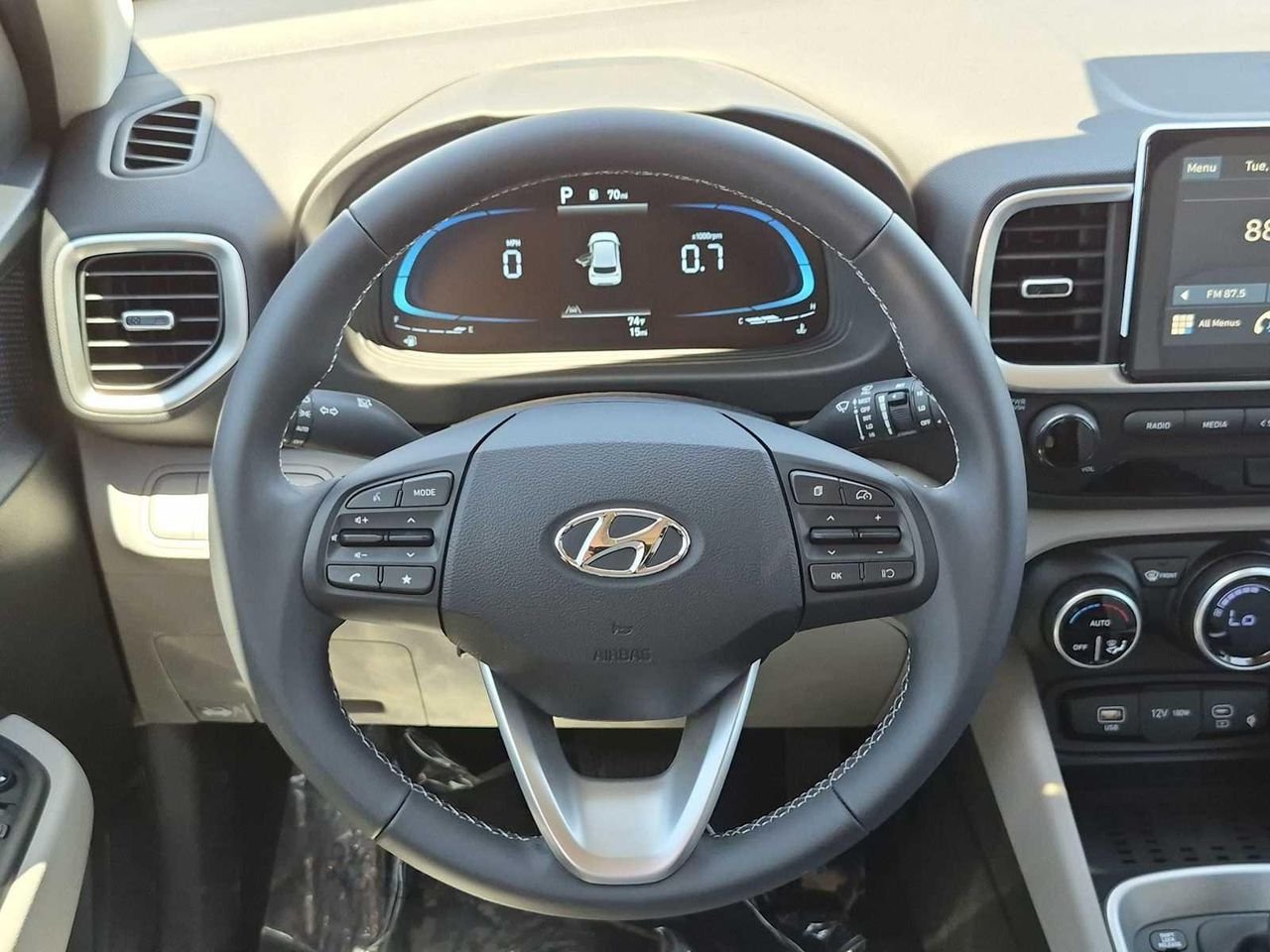 New 2026 Shimmering Silver Hyundai SEL image 22