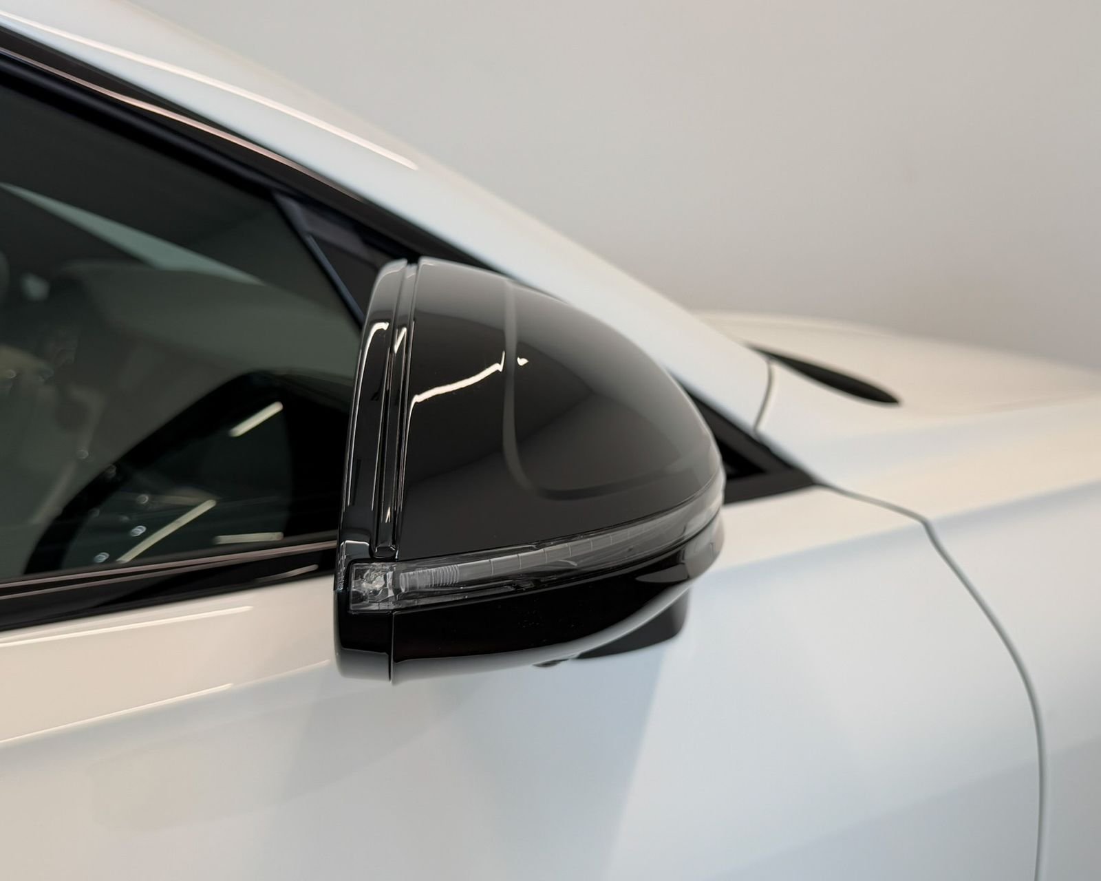 Used 2023 White Bentley V8 S image 39