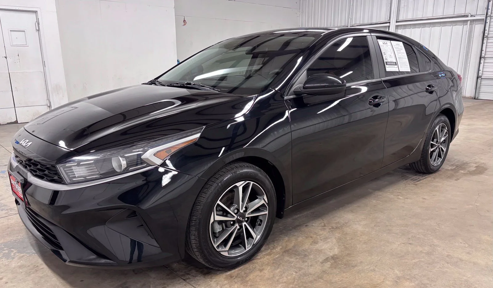 Used 2022 Black Kia LXS image 3