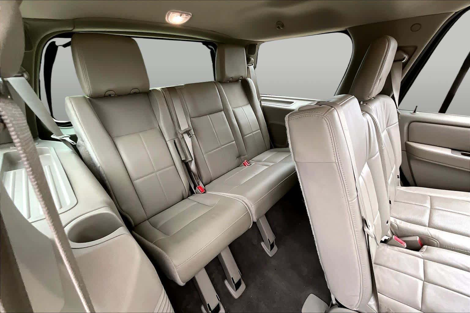 Used 2014 Tuxedo Black Metallic Lincoln  image 18
