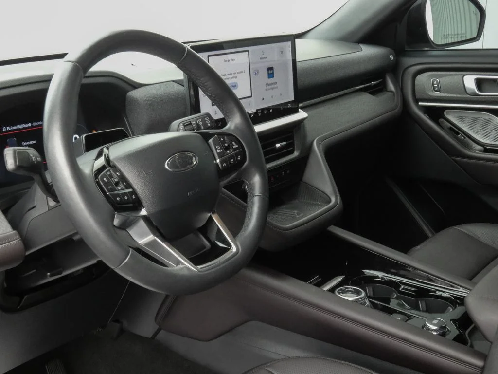 Used 2025 Gray Ford Platinum image 7