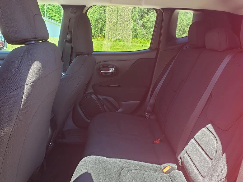 Used 2021 Colorado Red Clearcoat Jeep Latitude image 13